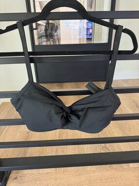 Athleta Hampton Bra Cup Black Bikini Top in size 34D/DD